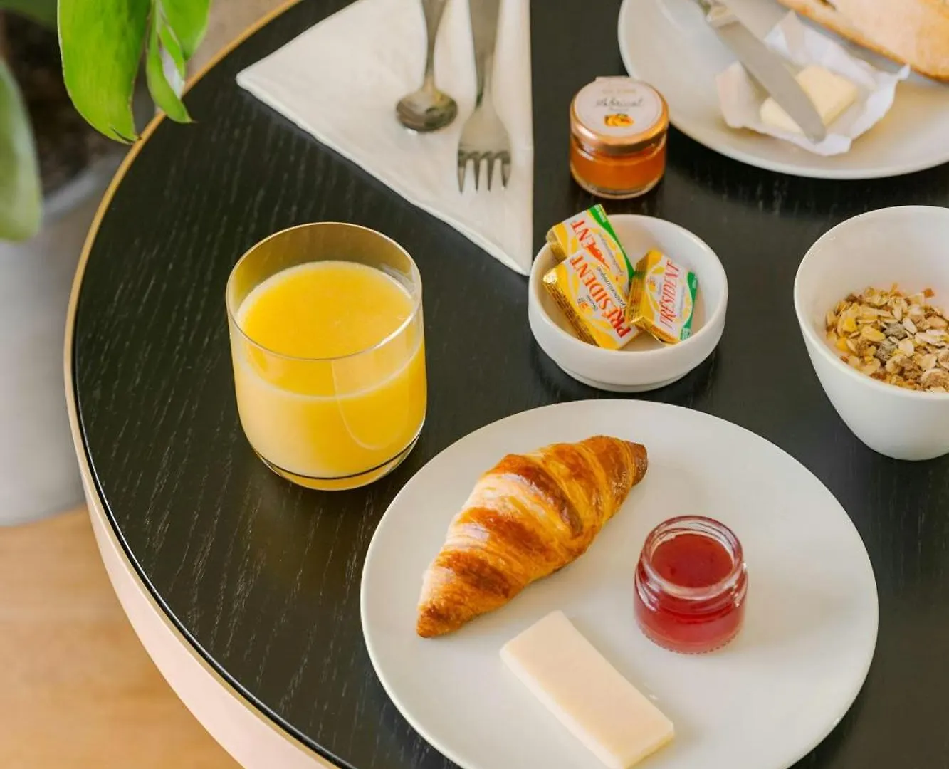 Le Frochot Hotel Pigalle, Sonder By Marriott Bonvoy Paris